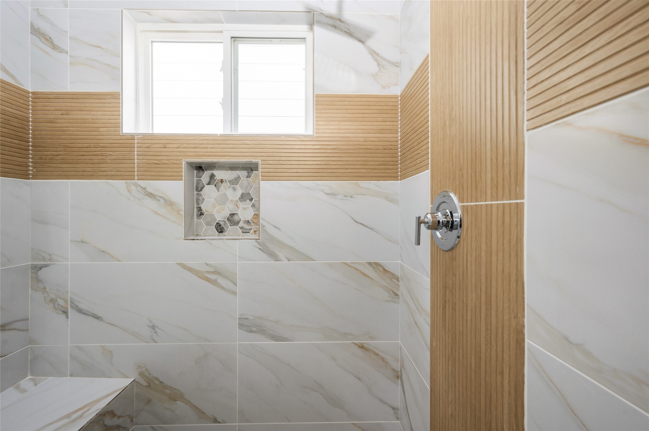 7089 Tierwester Street Houston, TX 77021 - Photo 24 of 35 a bathroom with a bathtub