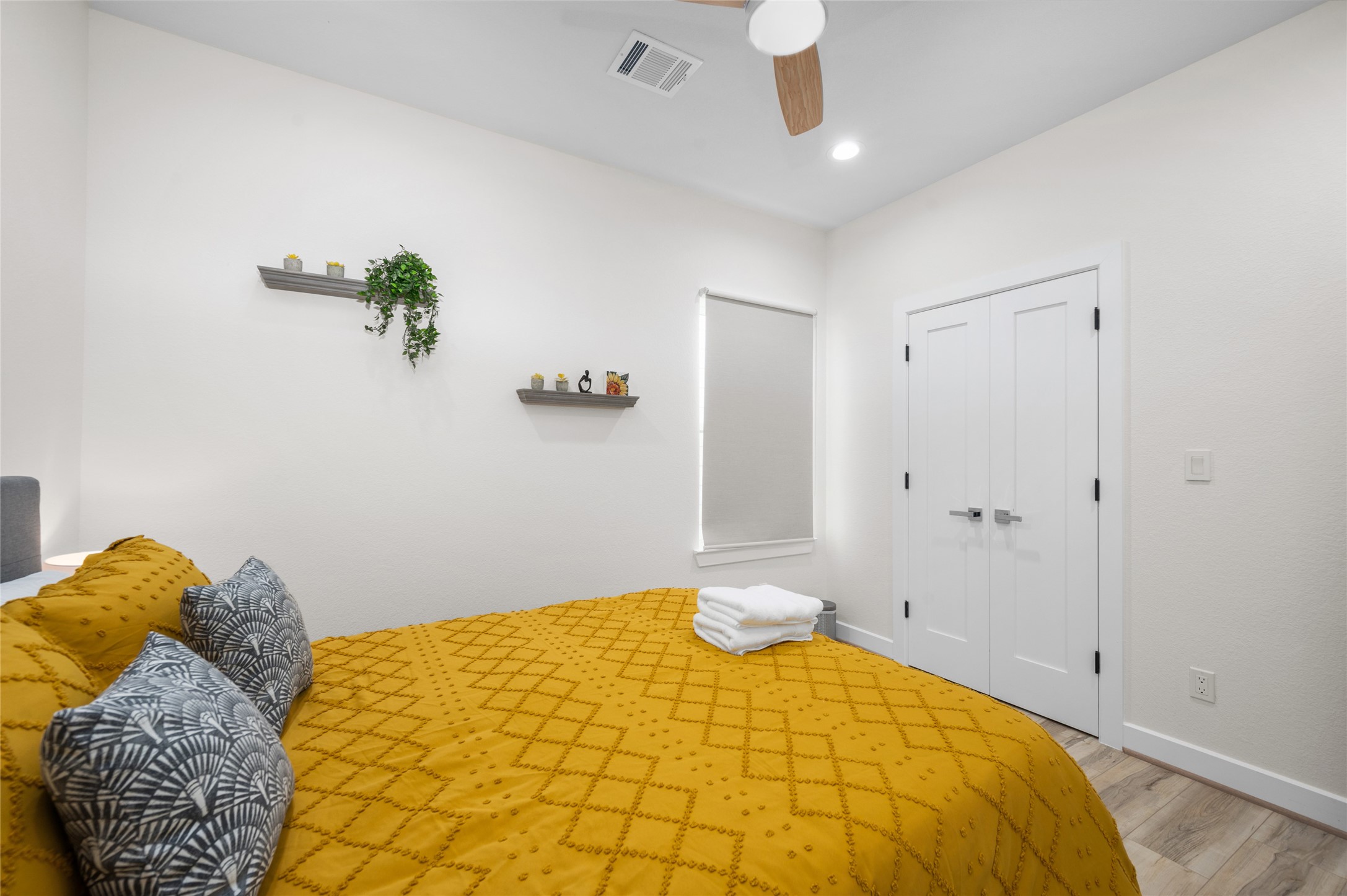 7089 Tierwester Street Houston, TX 77021 - Photo 27 of 35 a bedroom with a bed and a potted plant