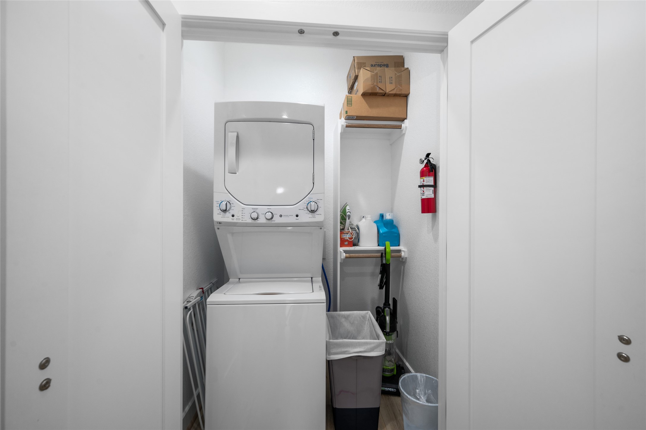 7089 Tierwester Street Houston, TX 77021 - Photo 30 of 35 a utility room with dryer and washer