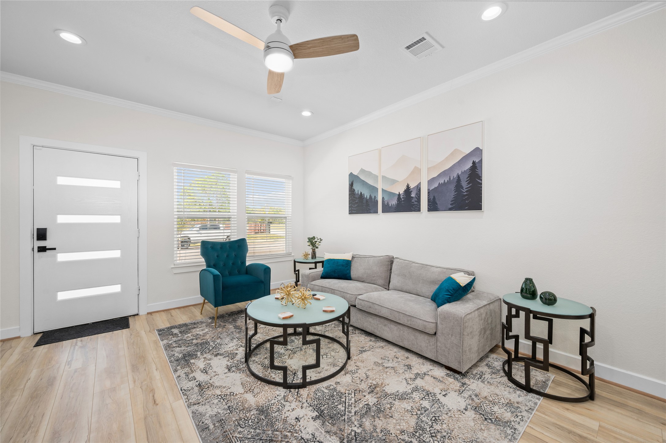 7089 Tierwester Street Houston, TX 77021 - Photo 9 of 35 a living room with furniture and a wooden floor