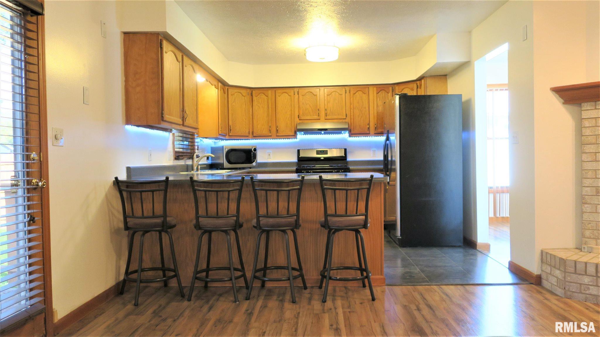 1805 Scarbrough Road Springfield, IL 62702 - Photo 3 of 36