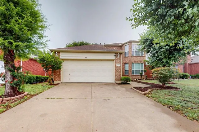 $320,000 | 8413 Vicksburg Lane, Fort Worth, TX 76123