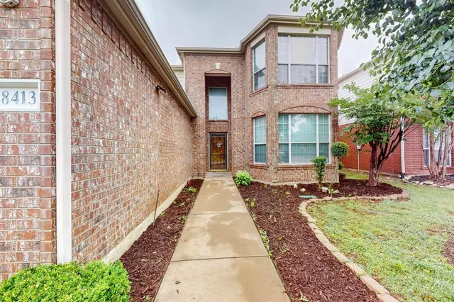 $320,000 | 8413 Vicksburg Lane, Fort Worth, TX 76123