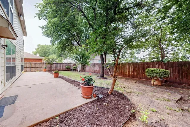 $320,000 | 8413 Vicksburg Lane, Fort Worth, TX 76123