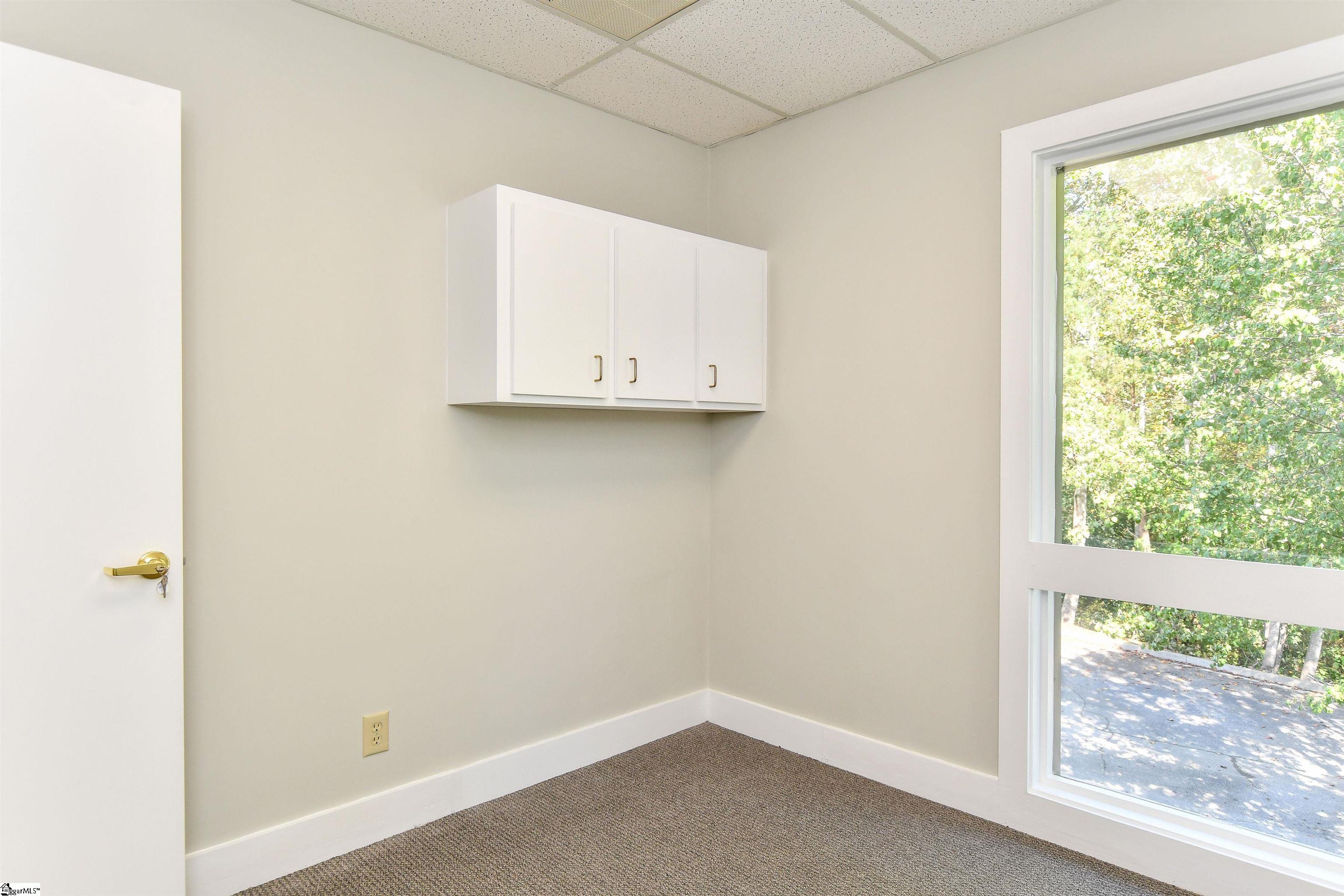 552 Memorial Dr Extension Greer, SC 29651 - Photo 2 of 5 205