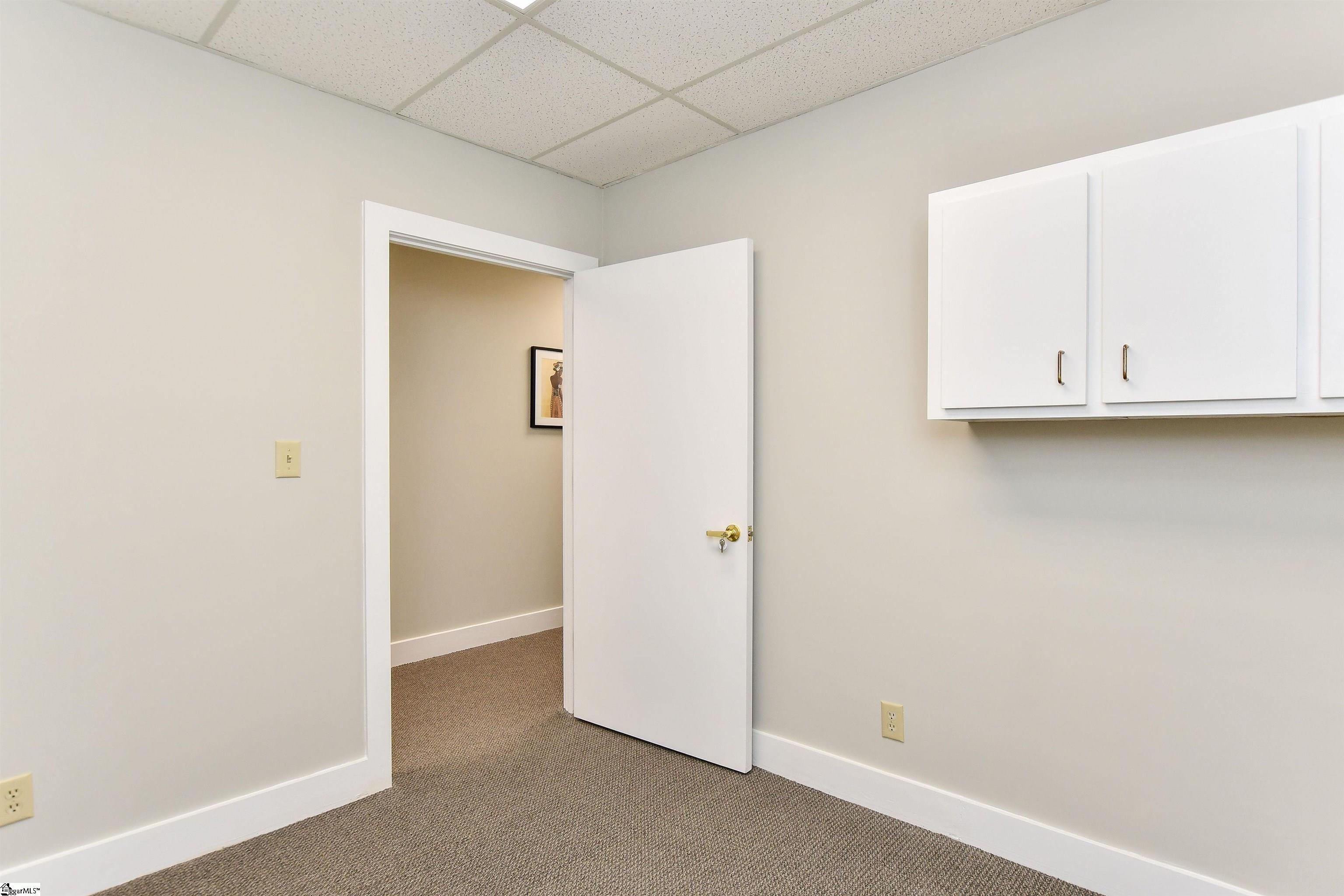 552 Memorial Dr Extension Greer, SC 29651 - Photo 4 of 5 206