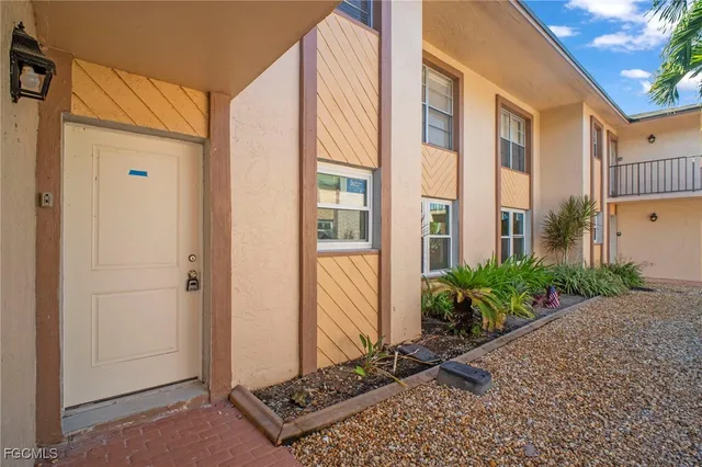 $1,300 | 16881 Davis Road, Unit 214, Fort Myers, FL 33908