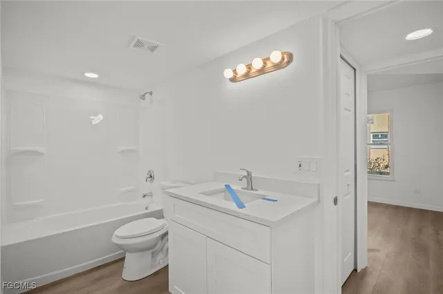 $1,300 | 16881 Davis Road, Unit 214, Fort Myers, FL 33908