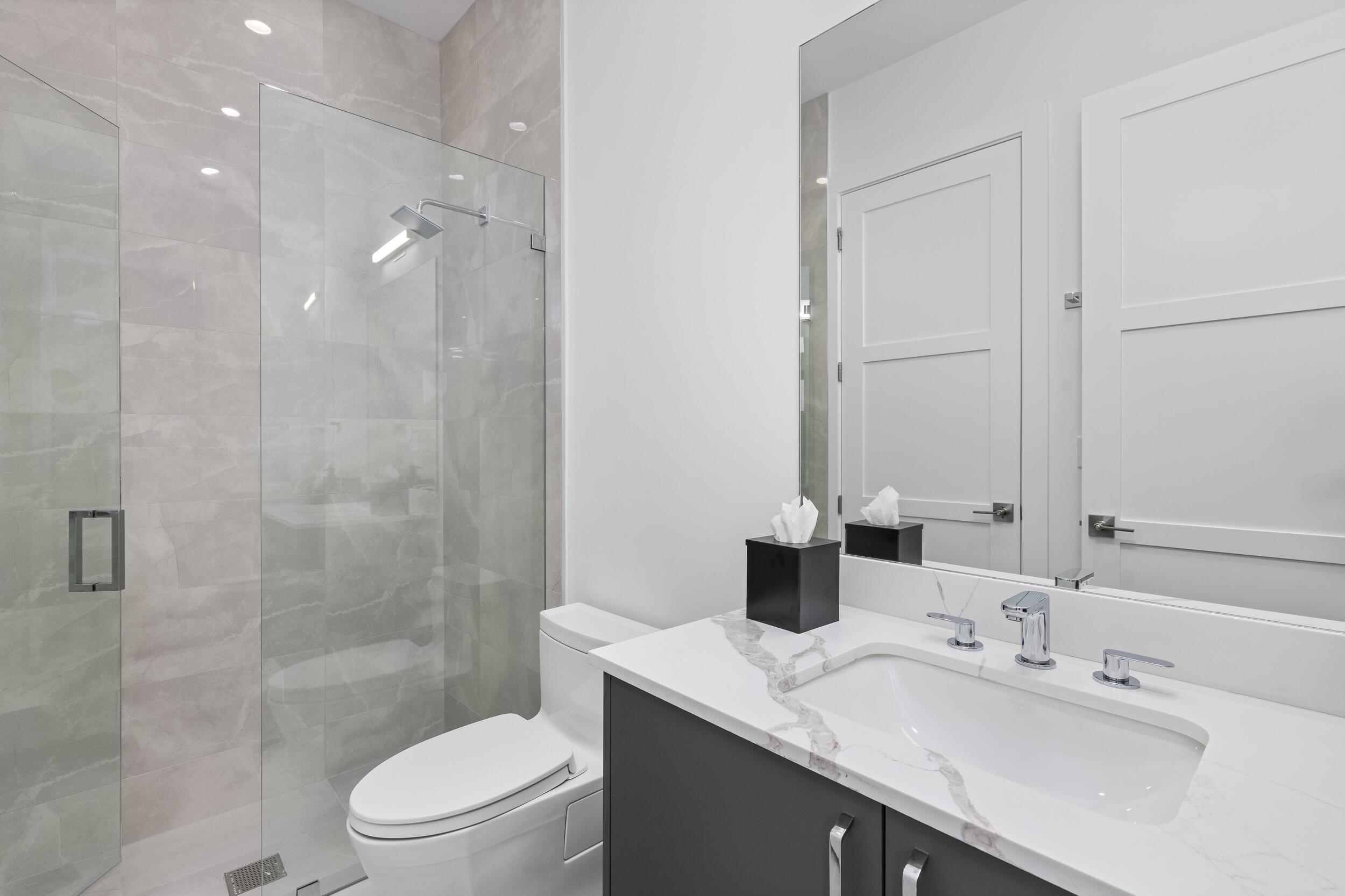698 Jeffery Street Boca Raton, FL 33487 - Photo 27 of 47 Guest bathroom