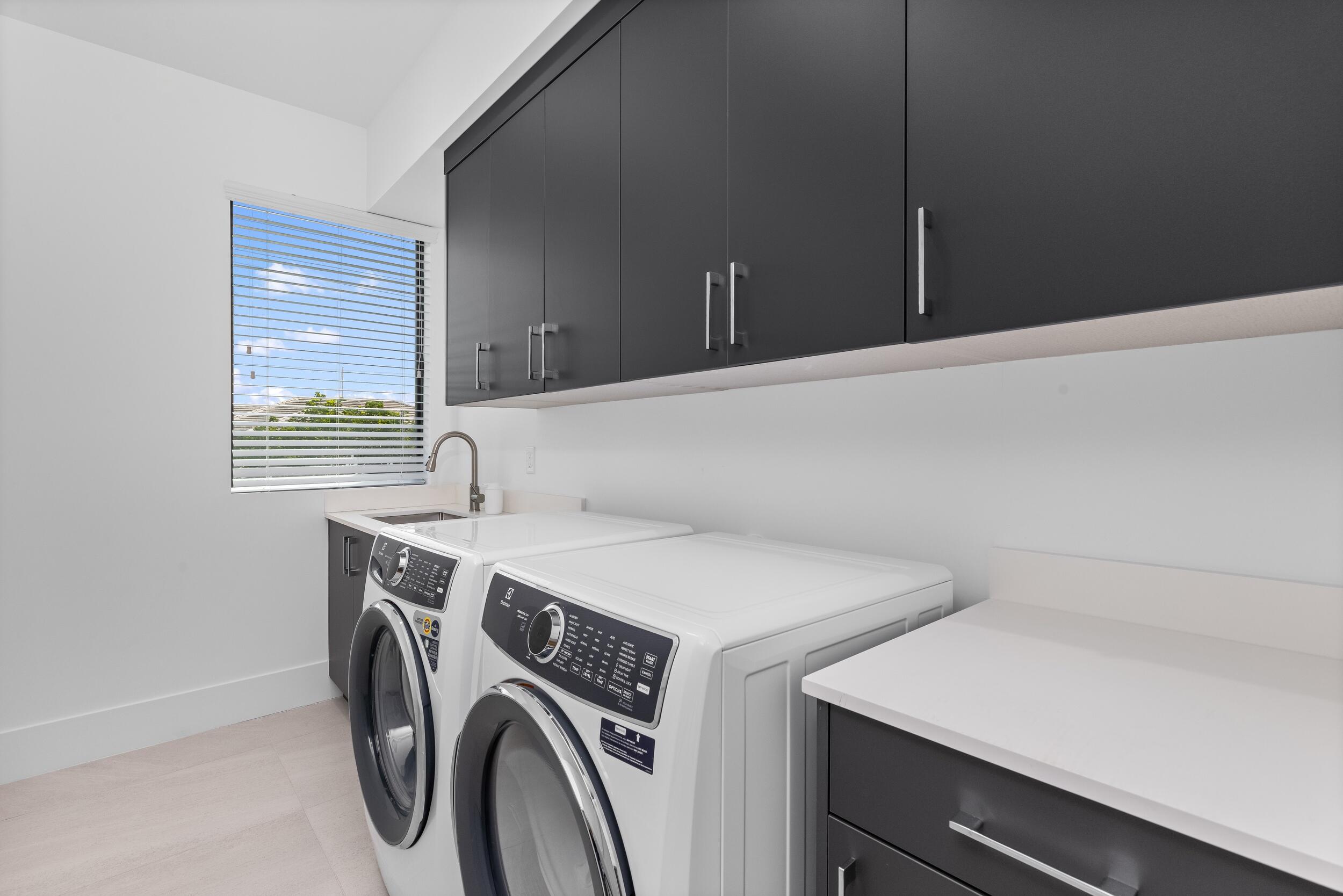 698 Jeffery Street Boca Raton, FL 33487 - Photo 43 of 47 Laundry
