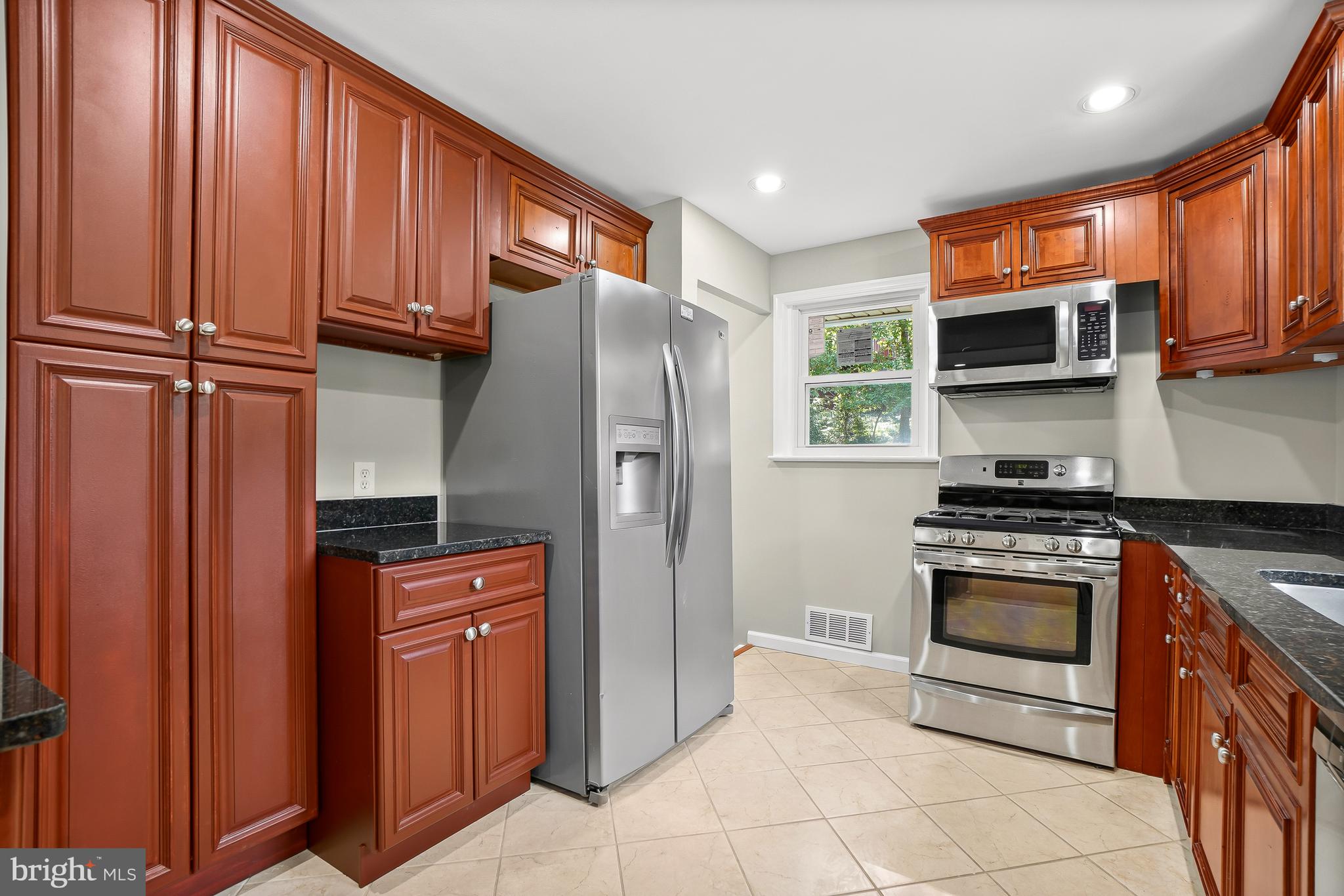 10705 Lockridge Drive Silver Spring, MD 20901 - Photo 7 of 30 Gallery Image 7