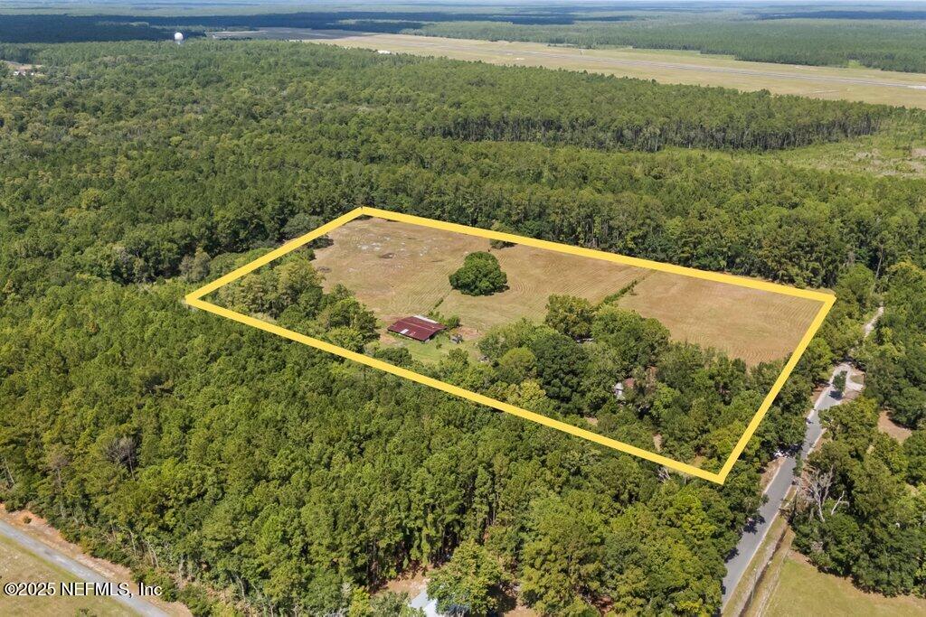 1308 Rigdon Road Jacksonville, FL 32220 - Photo 25 of 32 a view of a two bathtub in a big yard with wooden fence