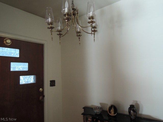13091 County Line Road Chesterland, OH 44026 - Photo 4 of 23 Neutral entrance foyer for greeting your guests.