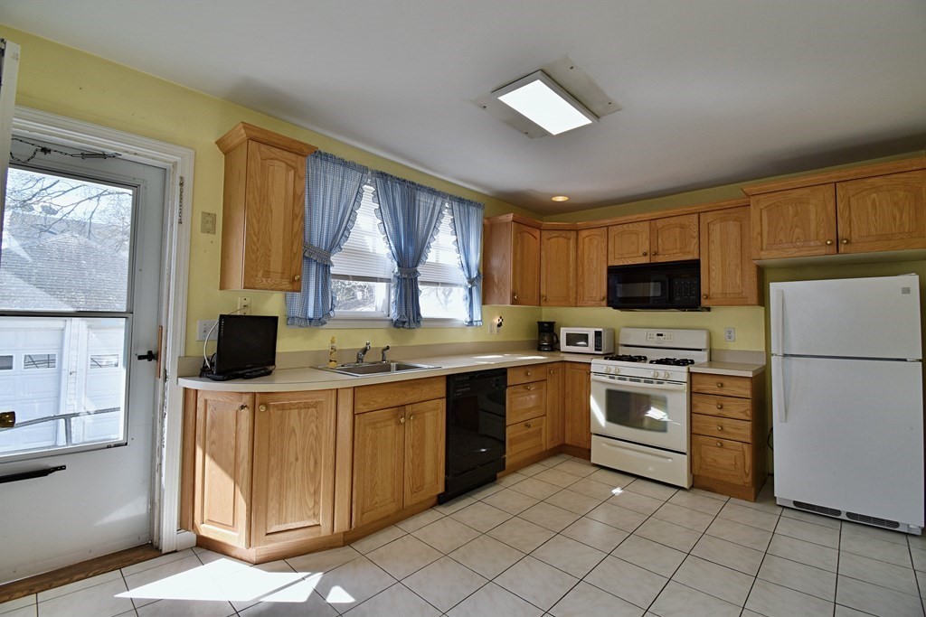 9-11 Gorman Road Framingham, MA 01702 - Photo 9 of 20 Gallery Image 9