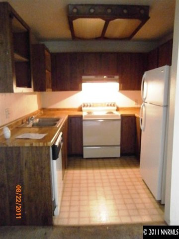 2095 Highview Court, Unit 4 Reno, NV 89512 - Photo 3 of 6 Photo 3