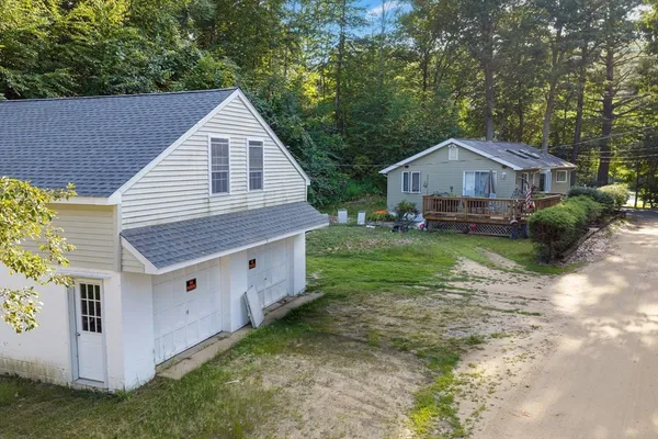 $300,000 | 2 Roberts Park Road, Holland, MA 01521