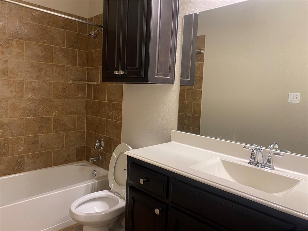 4232 Charles Road Carrollton, TX 75010 - Photo 13 of 21 a bathroom with a sink a toilet and bathtub