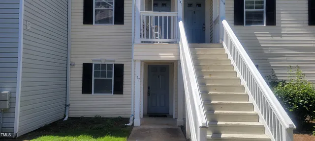 a view of entryway with a front door