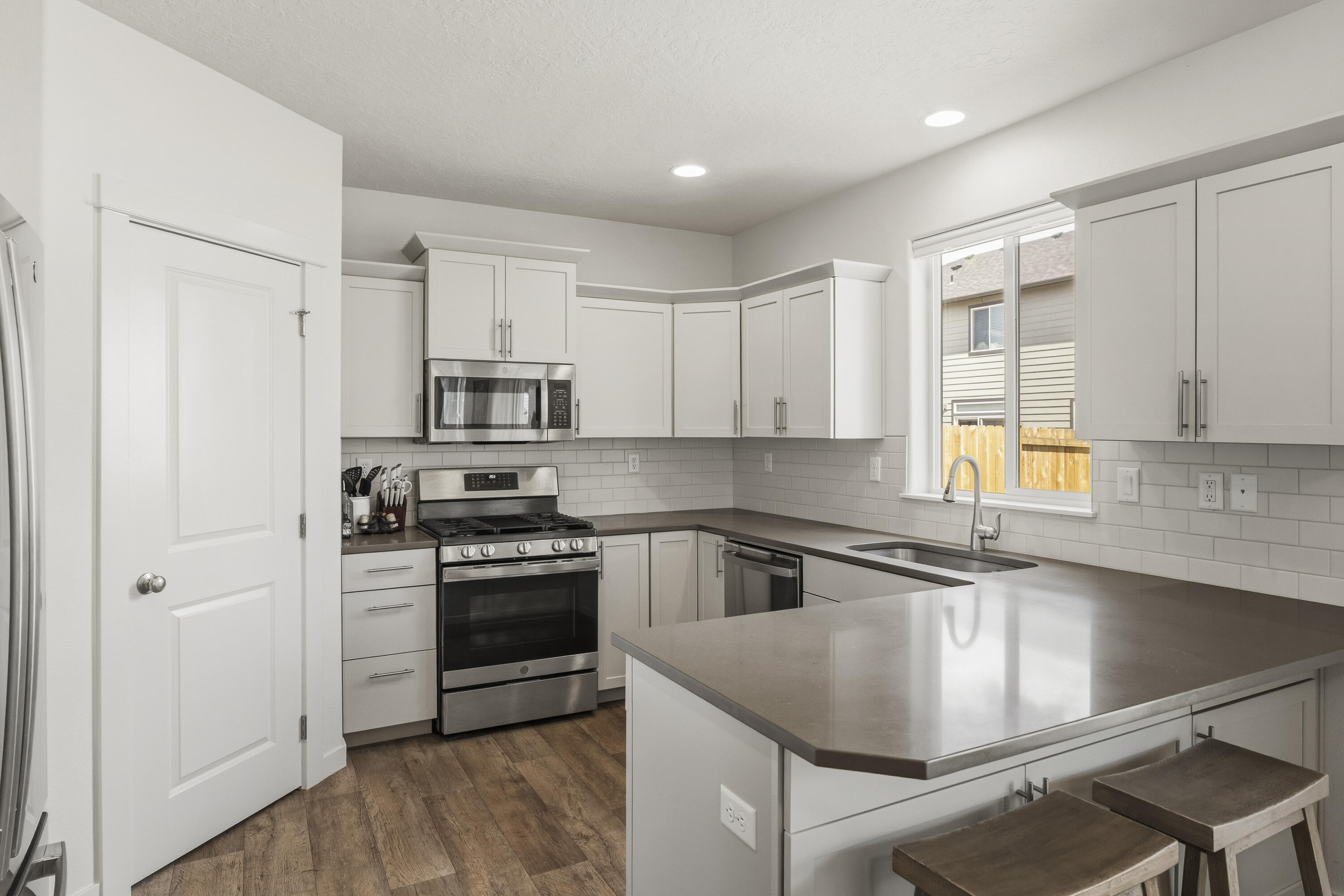 694 North Reed Street Sisters, OR 97759 - Photo 4 of 37 4