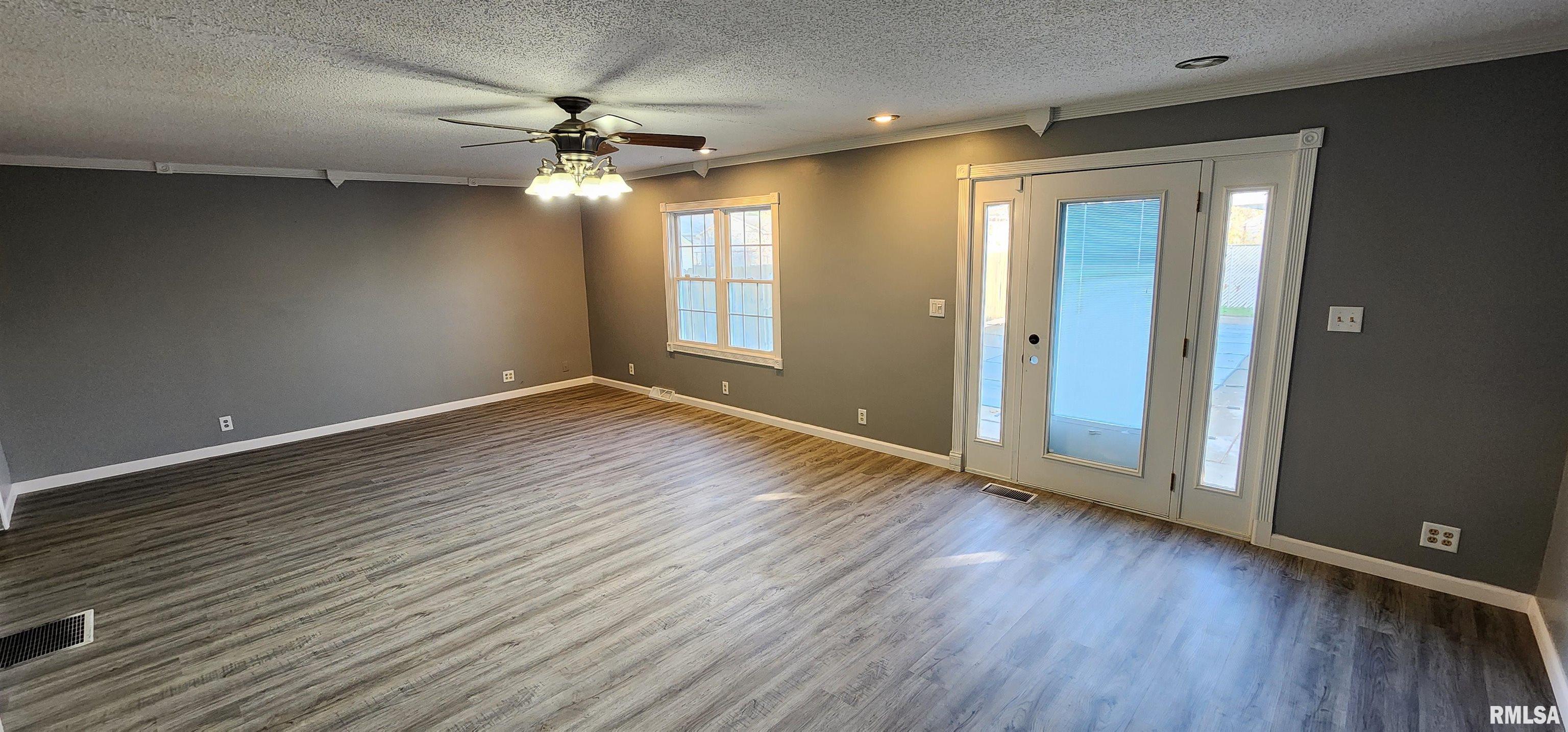 2708 South Walnut Street Springfield, IL 62704 - Photo 12 of 36 Gallery Image 12