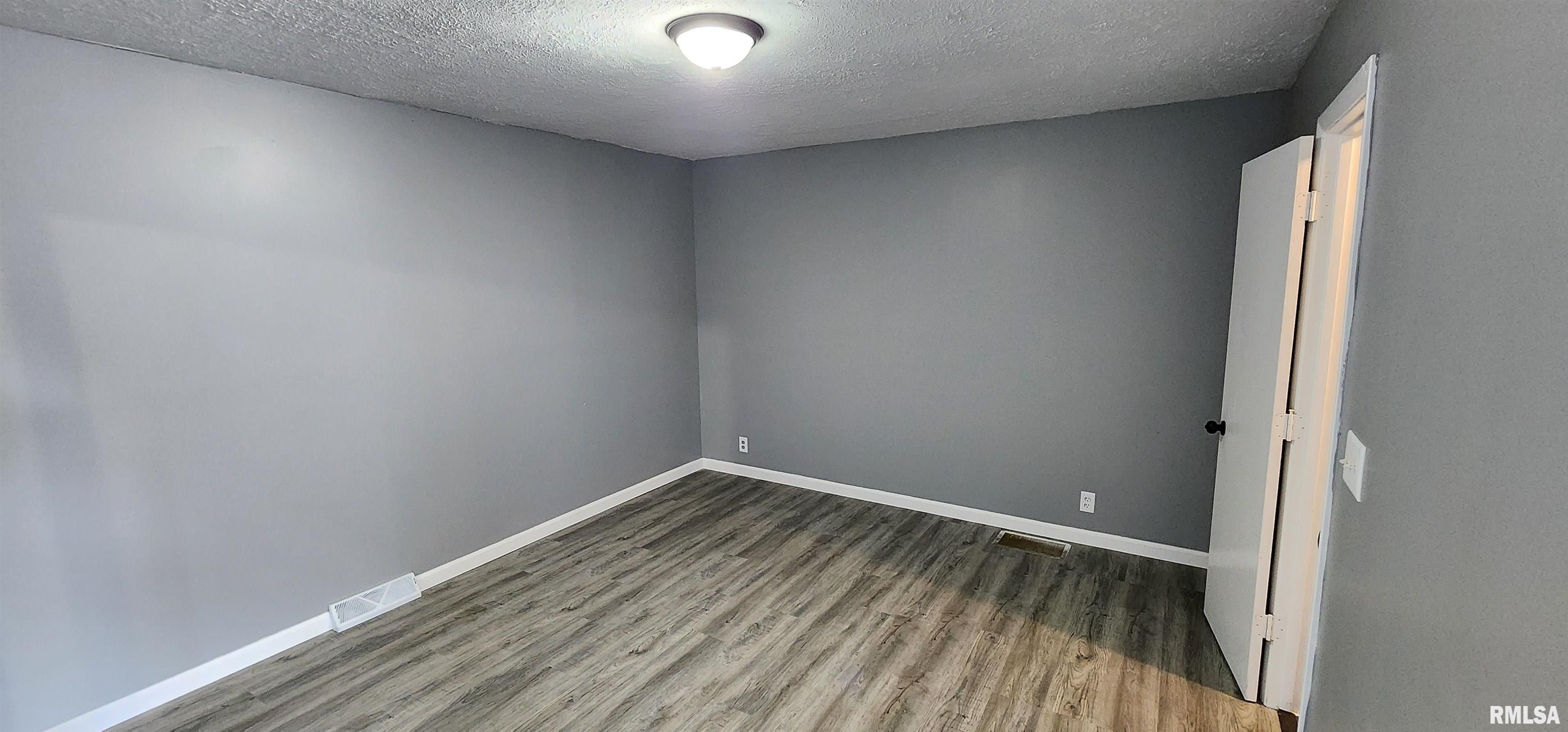 2708 South Walnut Street Springfield, IL 62704 - Photo 17 of 36 Gallery Image 17
