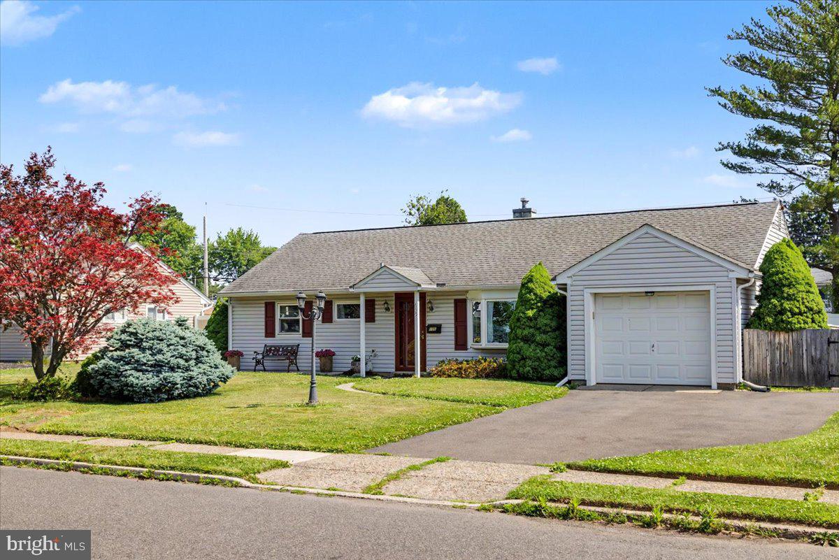 695 Locust Road Warminster, PA 18974 - Photo 1 of 37