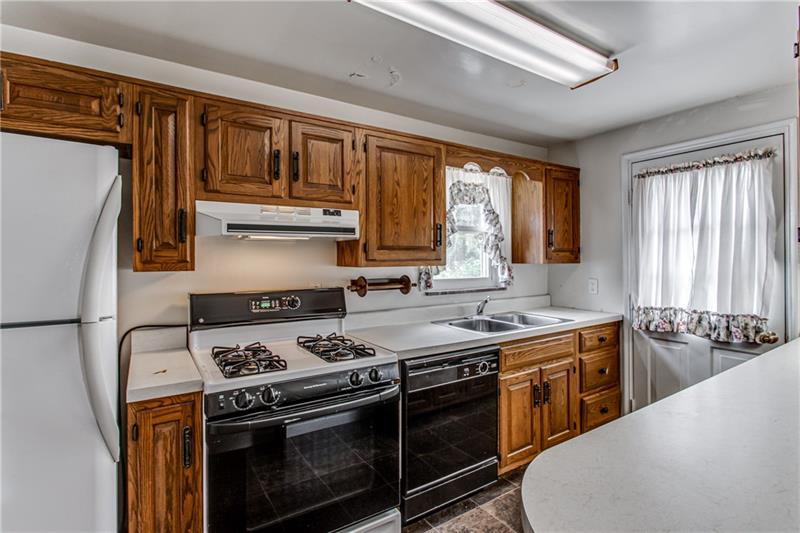 4325 Hamilton Road Pittsburgh, PA 15234 - Photo 8 of 23 Gallery Image 8