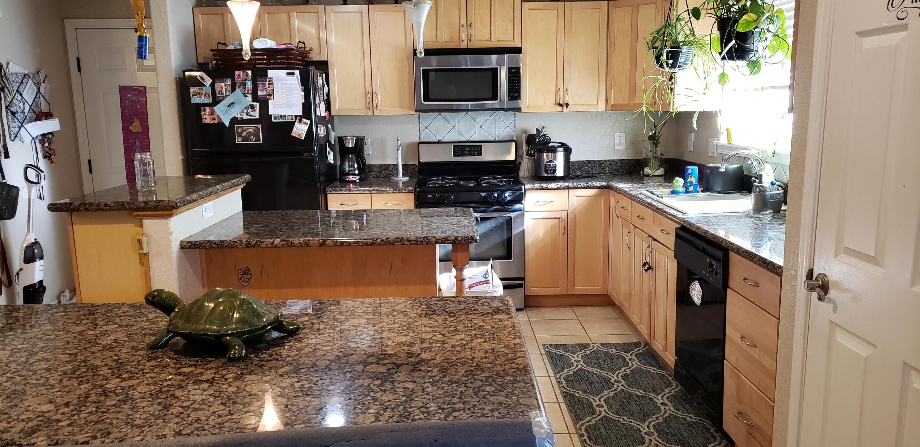 660 Southwest Larch Road Grants Pass, OR 97526 - Photo 2 of 13 Kitchen built-ins