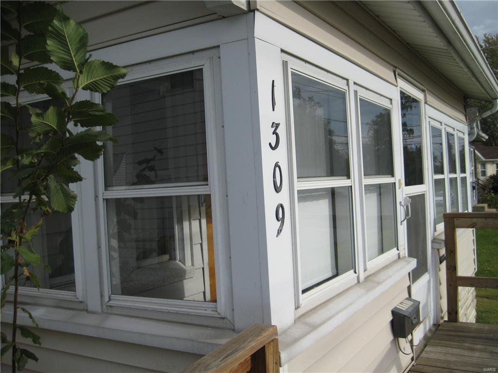 1309 Milton Road Alton, IL 62002 - Photo 1 of 18 Gallery Image 1