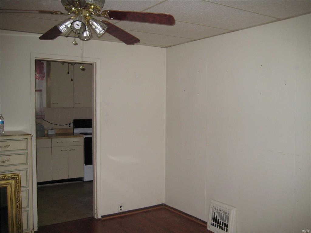 1309 Milton Road Alton, IL 62002 - Photo 5 of 18 Gallery Image 5