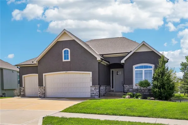 $699,900 | 3121 Southwest Merriam Drive, Lee's Summit, MO 64081