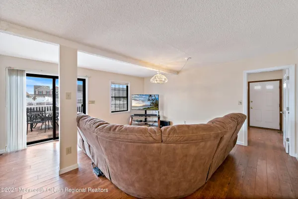 $2,200 | 31 Peggy Lane, Manahawkin, NJ 08050