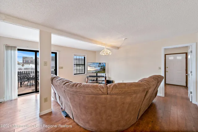 $2,200 | 31 Peggy Lane, Manahawkin, NJ 08050