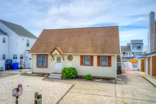 $2,200 | 31 Peggy Lane, Manahawkin, NJ 08050