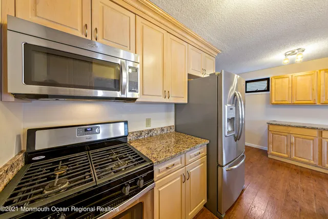 $2,200 | 31 Peggy Lane, Manahawkin, NJ 08050