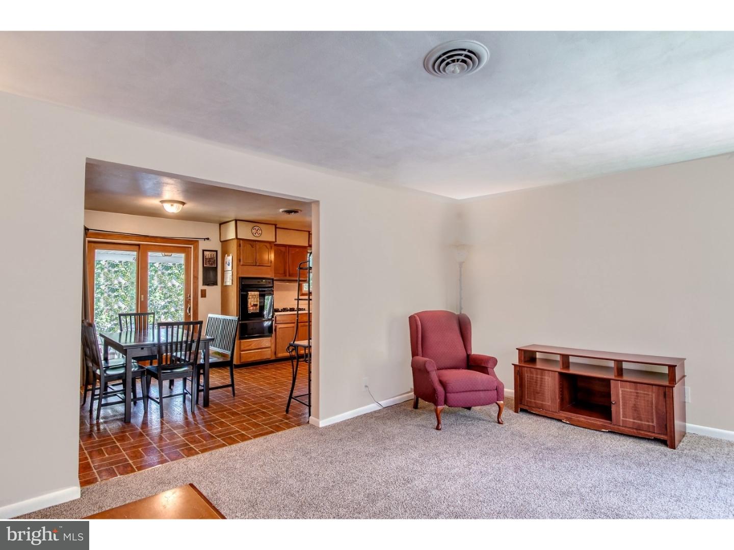 9 Rockland Road Ewing, NJ 08638 - Photo 10 of 24 Living Room