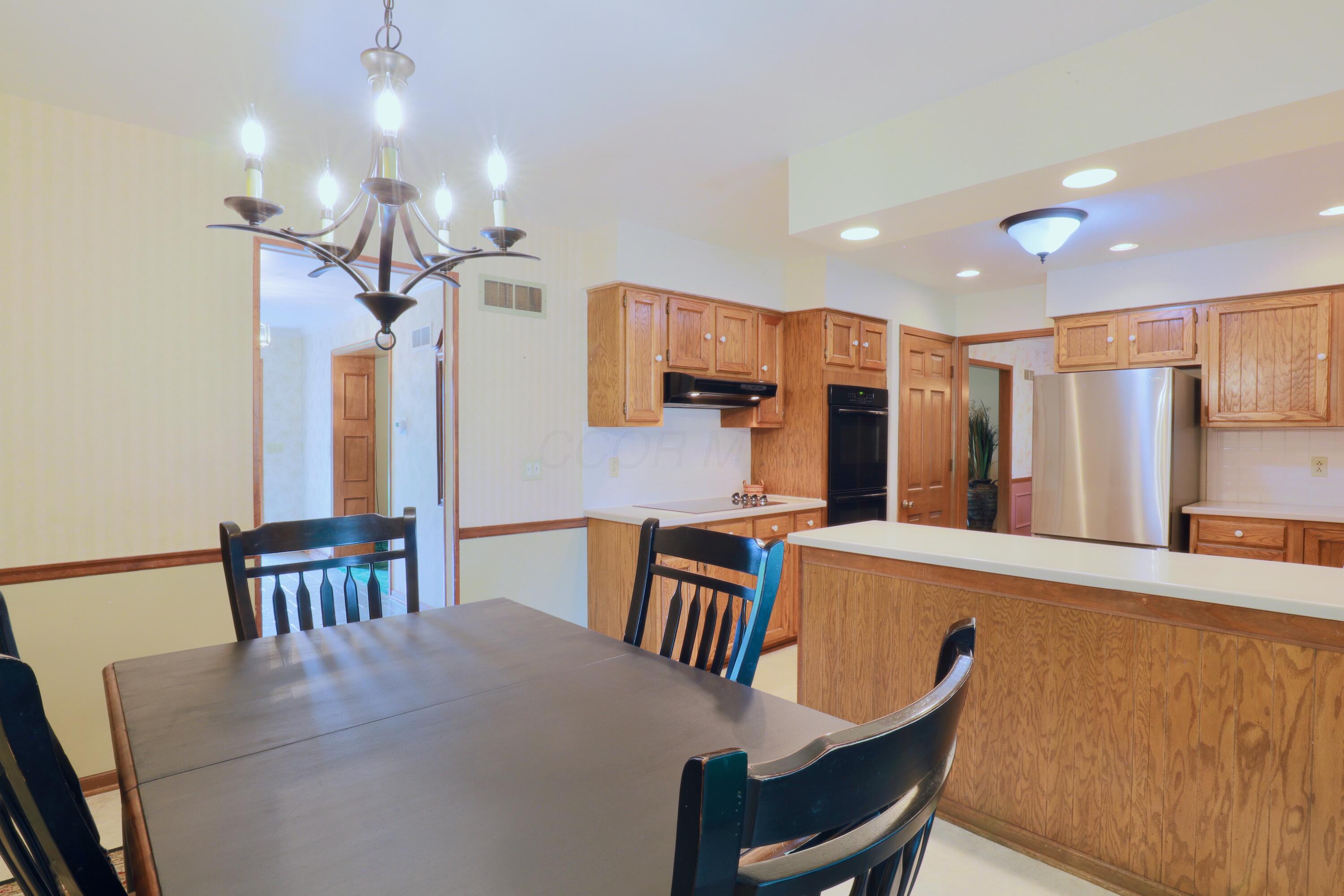 249 Orchard View Road Northeast Lancaster, OH 43130 - Photo 12 of 39 Dinnette