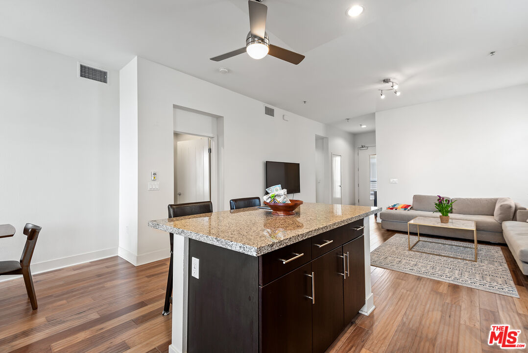 12920 West Runway Road, Unit 360 Los Angeles, CA 90094 - Photo 5 of 41