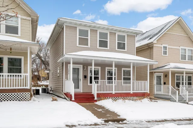 $325,000 | 1373 5th Street East, St. Paul, MN 55106