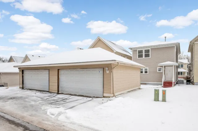 $325,000 | 1373 5th Street East, St. Paul, MN 55106