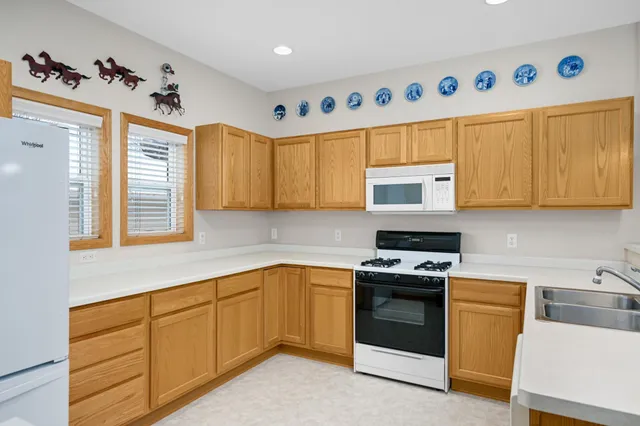 $325,000 | 1373 5th Street East, St. Paul, MN 55106