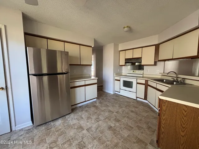 $1,350 | 115 Honey Tree Court, Midway Park, NC 28544