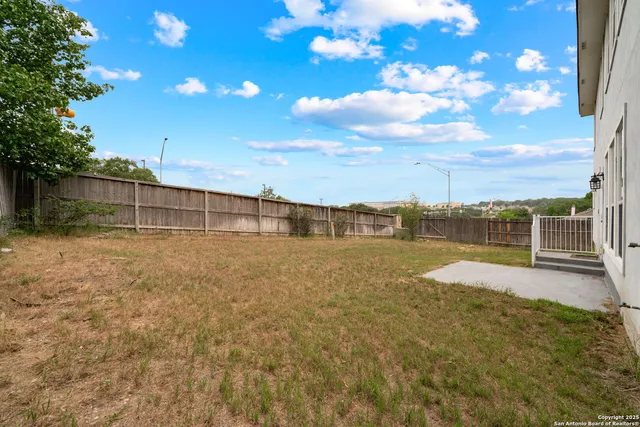 $2,450 | 23211 Kaitlyn Canyon, San Antonio, TX 78258