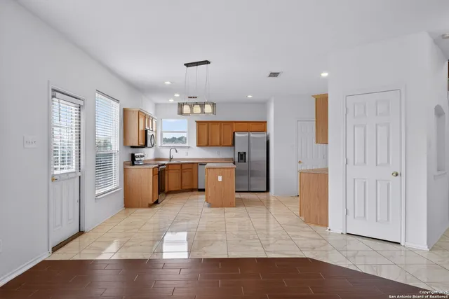 $2,450 | 23211 Kaitlyn Canyon, San Antonio, TX 78258