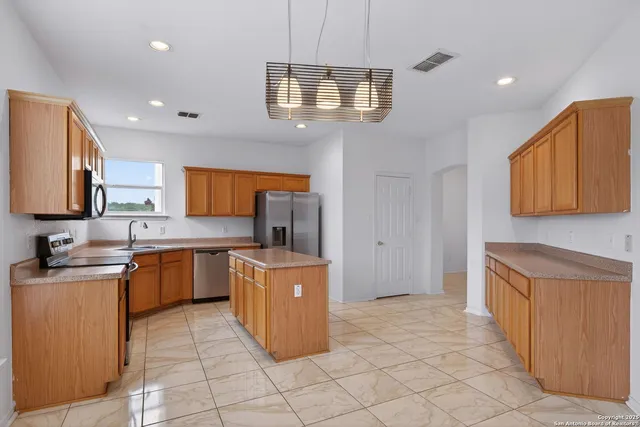 $2,450 | 23211 Kaitlyn Canyon, San Antonio, TX 78258