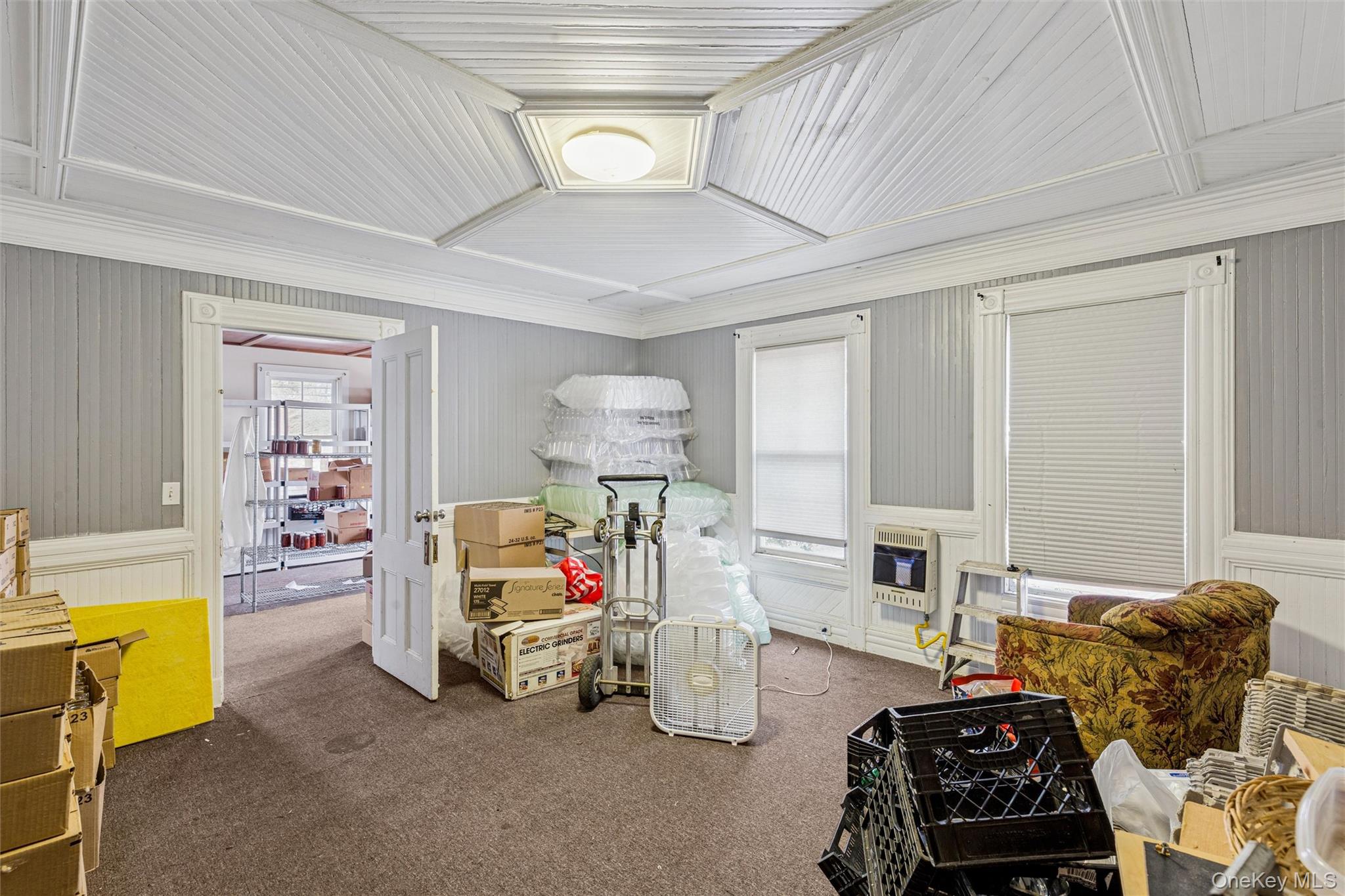 250 Main Road Riverhead, NY 11901 - Photo 14 of 31 Main Floor Living area