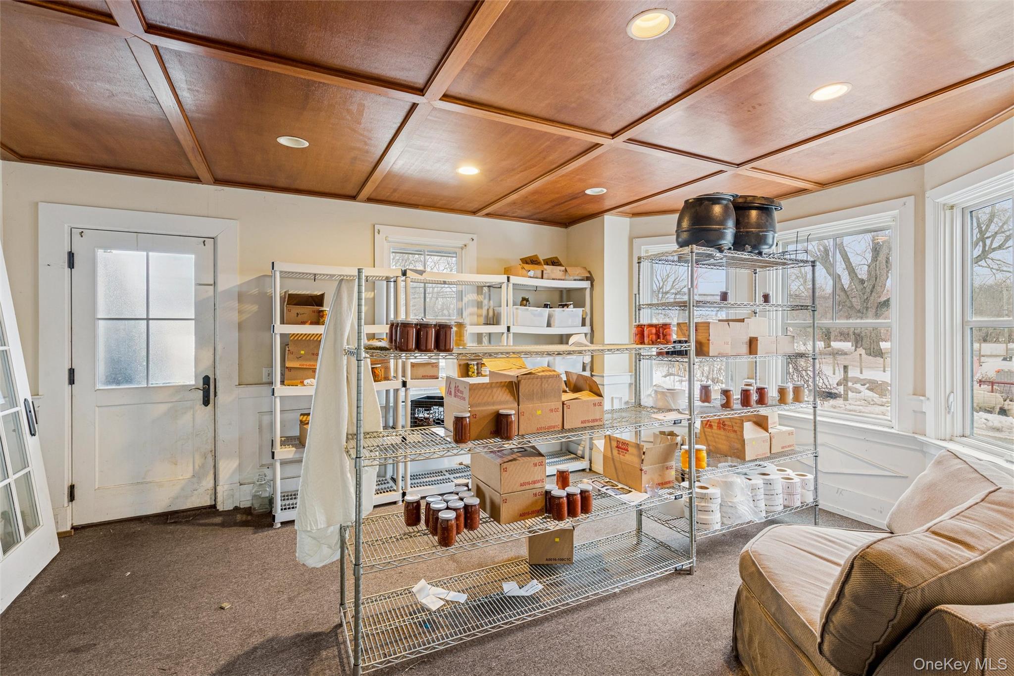 250 Main Road Riverhead, NY 11901 - Photo 15 of 31 Main floor living area