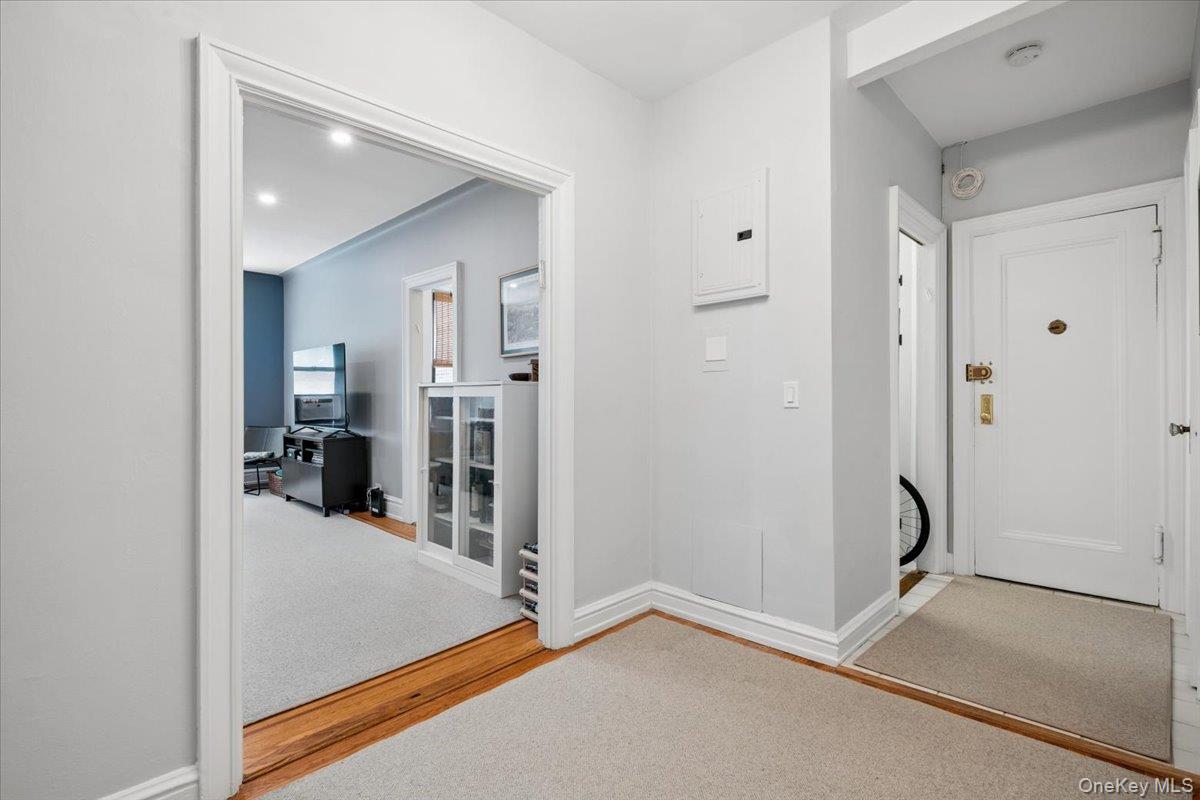 143 Garth Road, Unit 5L Scarsdale, NY 10583 - Photo 3 of 22 Apartment Entrance Foyer w/ view of Living Room