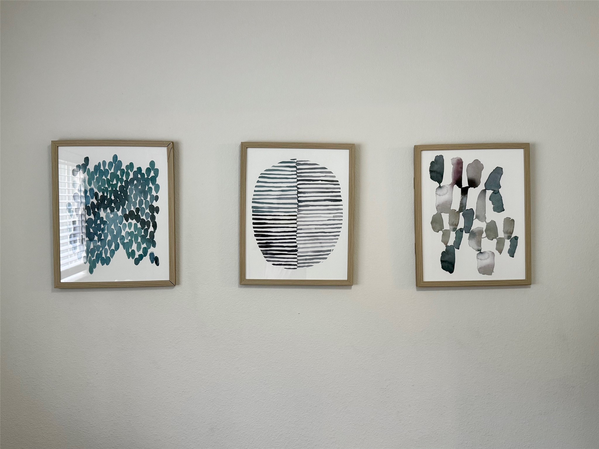 142 East Spindle Tree Circle The Woodlands, TX 77382 - Photo 19 of 37 a view of room with window and painting on the wall