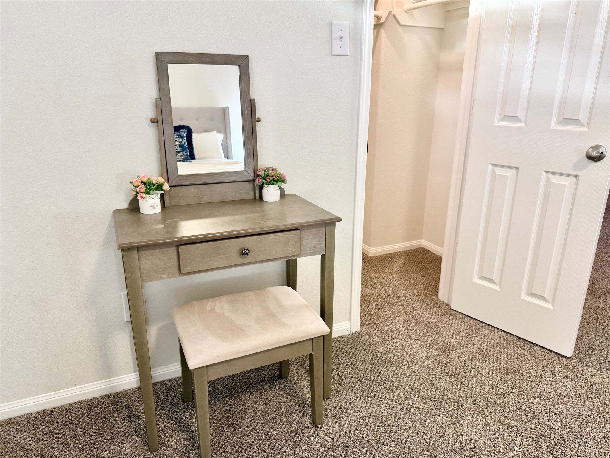 142 East Spindle Tree Circle The Woodlands, TX 77382 - Photo 37 of 37 a view of a room that has a table and chair in it